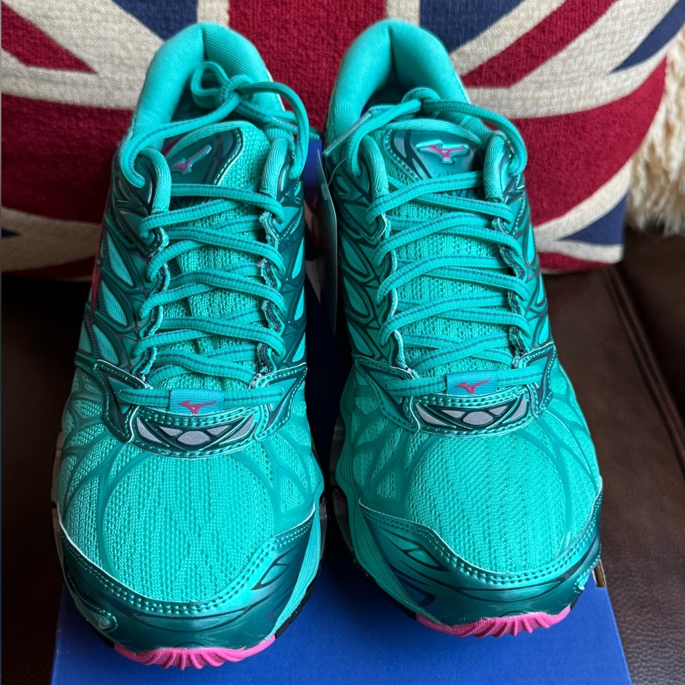 Mizuno Wave Prophecy 7 Size 8.5 BNIB